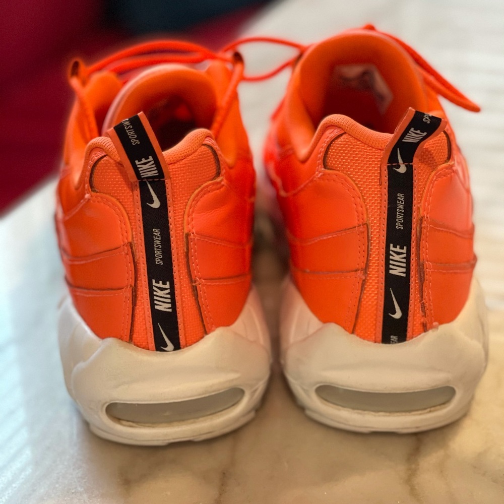 Closet Staple!! Nike Air Max 95 - Bright Orange - Picture 5 of 7